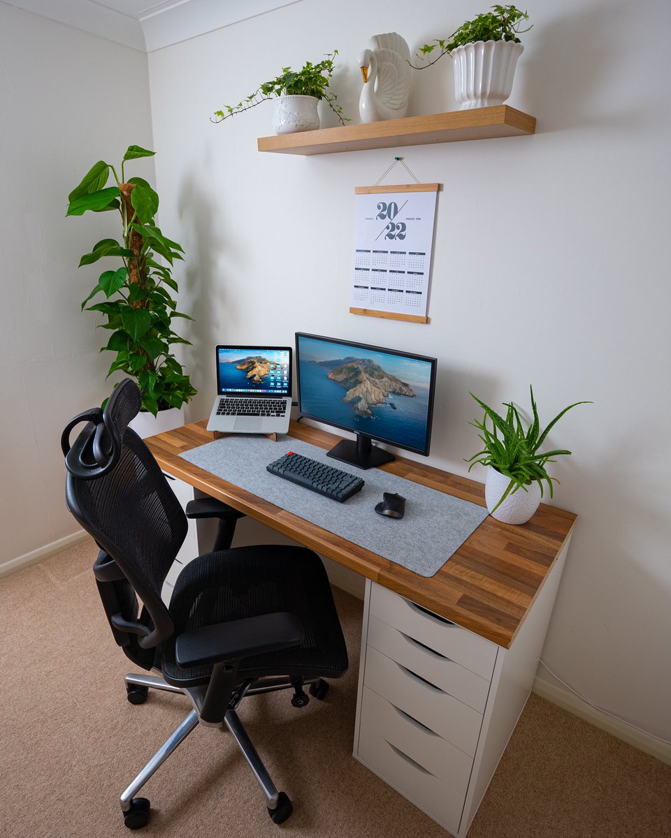 DanTLD's tweet photo. https://t.co/hGSBU4eY1b Made a cool desk set up for my awesome Mum this week. #desksetup #WFH https://t.co/RmfhGfQQ6K