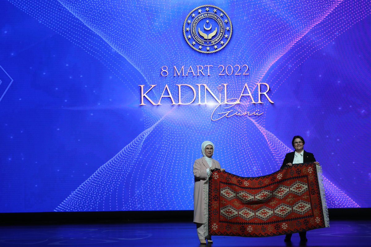 Derya Yanık (@deryayanikashb) on Twitter photo Sn. <a href="/EmineErdogan/">Emine Erdoğan</a> Hanımefendi’nin teşrifleriyle #KadınınGücüTürkiyeninGücü diyerek #KadınlarGünü programımızı gerçekleştirdik.
Kadınları şiddete karşı koruduğumuzda toplumumuzun huzur ve güven içinde gelişeceğini biliyoruz. Sn. <a href="/EmineErdogan/">Emine Erdoğan</a> Hanımefendi’nin teşrifleriyle #KadınınGücüTürkiyeninGücü diyerek #KadınlarGünü programımızı gerçekleştirdik.
Kadınları şiddete karşı koruduğumuzda toplumumuzun huzur ve güven içinde gelişeceğini biliyoruz.