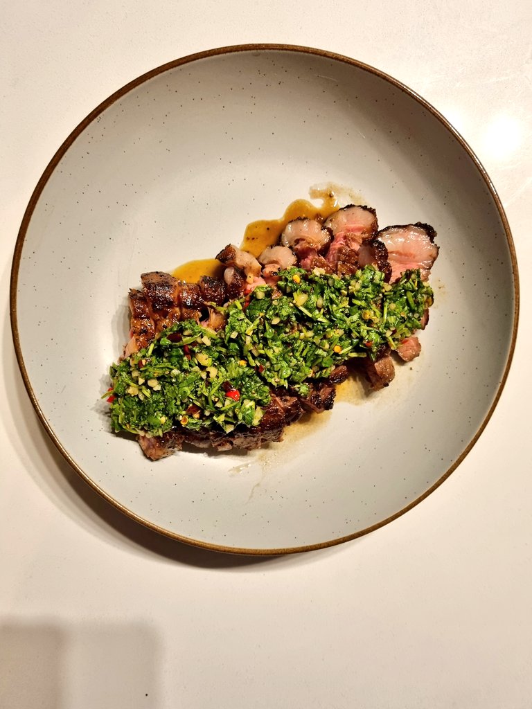 TheloneWolfttv's tweet photo. So iv taken pride in enjoying cooking vs just eating !
Rump steak and chimmichurri !
#jamieoliver #Bachelorlife #lifesimple https://t.co/FjMiPtfDE0