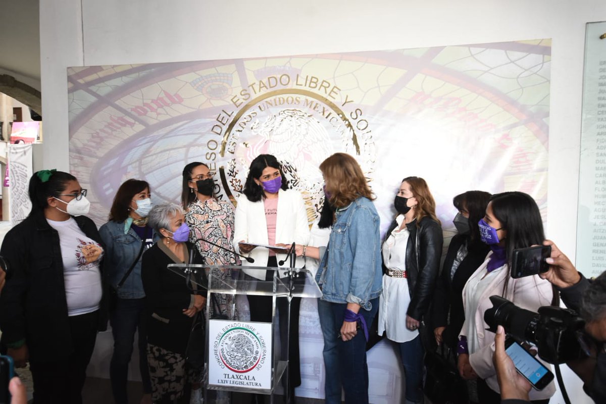 lineadecontrast's tweet photo. 🙋🏼‍♀️📑En el marco al Día Internacional de la Mujer recibe la diputada Diana Torrejón de parte de diversos colectivos iniciativa para crear Juzgados Especializados en Atención a Violencia de Género https://t.co/bCJymp4wSx