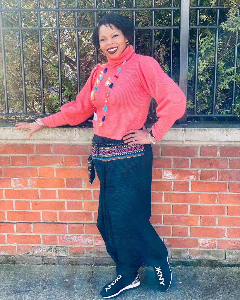 LizLegunsen's tweet photo. Simply moi on this beautiful Tuesday and it happens to be international Women’s Day🥰🤗😘#Simplymoi #Beautifulfromtheinsideout #internationalwomensday #LizLegunsen #selfappreciation #hairstyles #naturalista #fashionista #gratitude #siampants #YHVH #stunner #Happiness https://t.co/ohYtvGxOZk