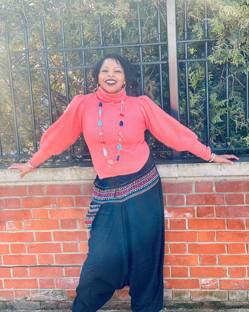 LizLegunsen's tweet photo. Simply moi on this beautiful Tuesday and it happens to be international Women’s Day🥰🤗😘#Simplymoi #Beautifulfromtheinsideout #internationalwomensday #LizLegunsen #selfappreciation #hairstyles #naturalista #fashionista #gratitude #siampants #YHVH #stunner #Happiness https://t.co/ohYtvGxOZk