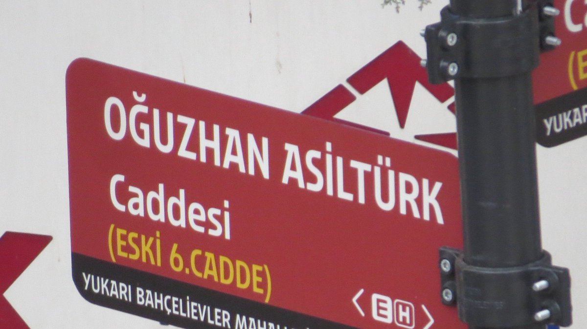 #FeministGeceYürüyüşü sürerken anımsayalım!

Türkiye'nin İstanbul Sözleşmesi'nden çekilmesine önayak olan Oğuzhan Asiltürk'ün ismi semt halkının itirazlarına rağmen <a href="/ankarabbld/">Ankara Büyükşehir</a> Meclisi'nin kararıyla Ankara'nın göbeğindeki bir caddeye verildi.