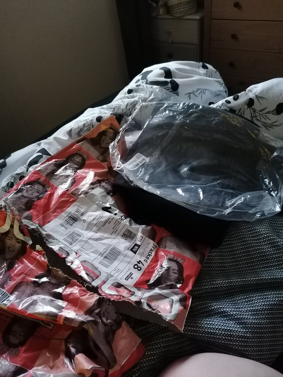 kookenara's tweet photo. @boohoo really disappointed that only half my order was in the parcel that arrived today, and I'm being told that it was scanned and packed in there so nothing you can do.... Literally missing the one thing that i really wanted.... #ffs https://t.co/h5zOk1oVQ5