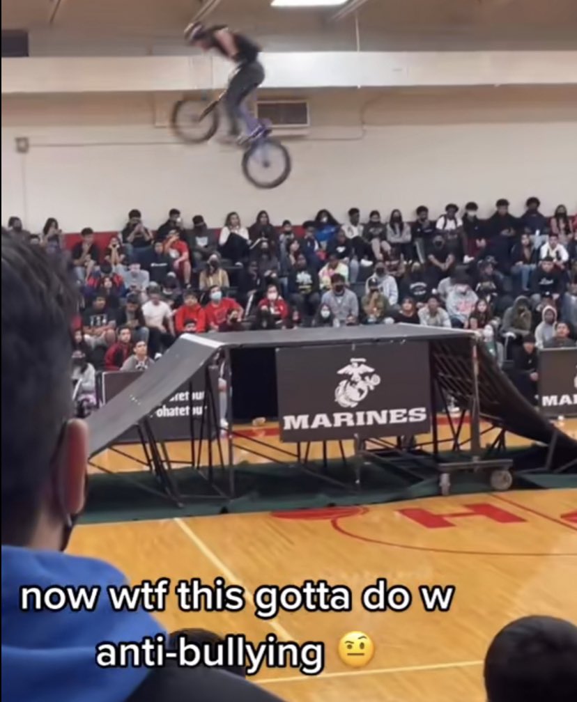 kira 👾 (@kirawontmiss) on Twitter photo 