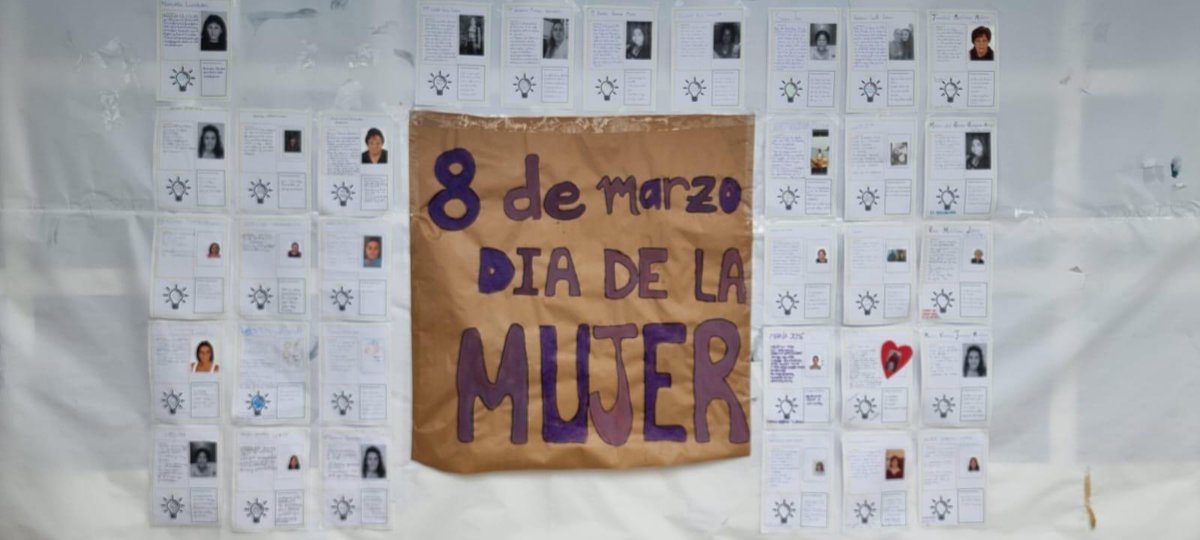 👩‍🏫El colegio de Pílar y Bogarre han conmemorado el Día Internacional de la Mujer con diferentes actividades, como lecturas de cuentos escritos por mujeres, coloreado fichas de profesiones que pueden realizar tanto mujeres como hombres.
#HacemosPíñar #8demarzo  💜