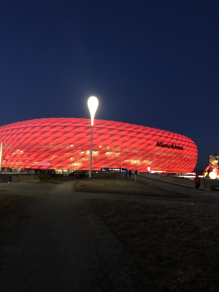 pguillou42's tweet photo. Ce soir Champions League sur @beinsports_FR à 21H00 #FCBRBS avec #JCSabattier et #FloMartin avant match avec @ThomasThouroude @Margot_Dumont et @sonnyanderson10 !! Bonne et belle soirée en perspective. https://t.co/xvK47rmmt6