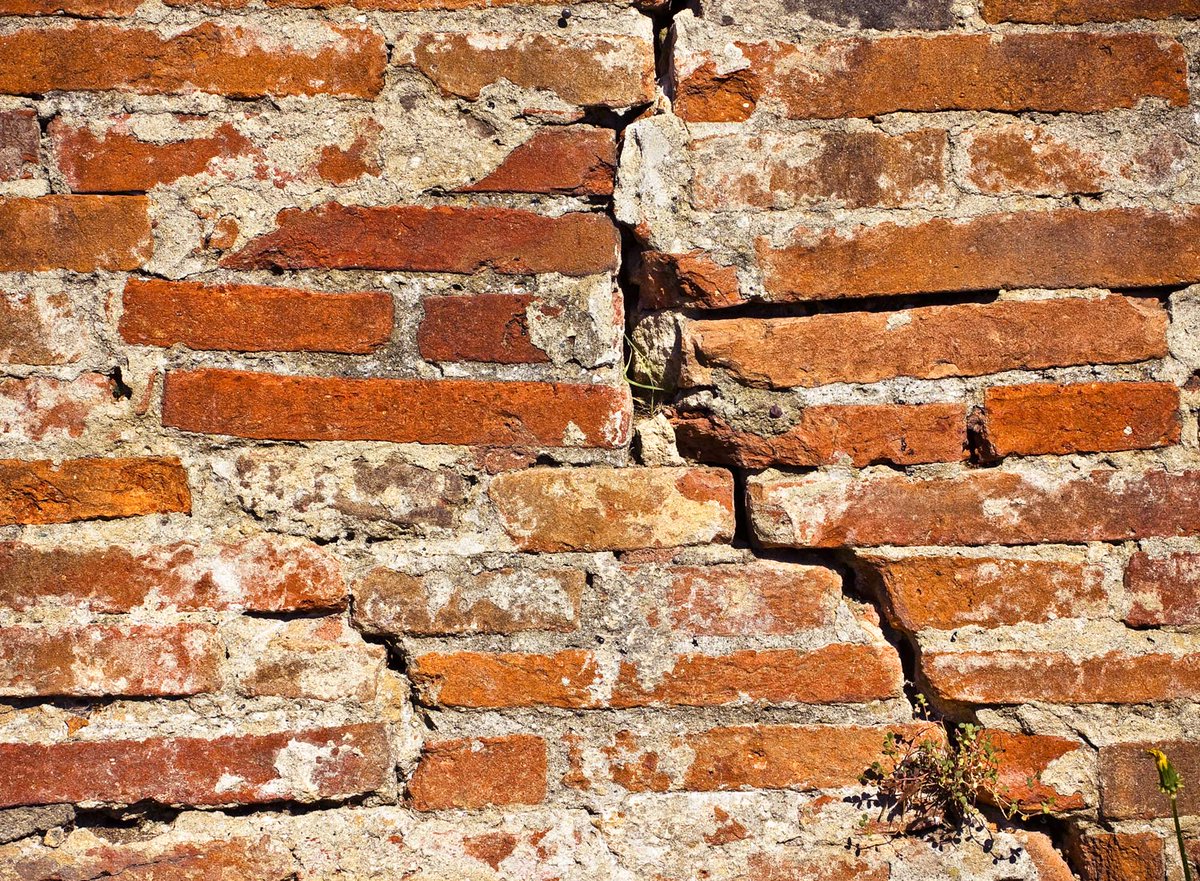 ParkersProperty's tweet photo. Subsidence can be devastating and cost vast amounts of money to put right.

This guide explains the key signs of subsidence you should be looking out for and what you’ll need to do if your property is affected.

https://t.co/7Wk9EalGch https://t.co/hVPRt4SGe5