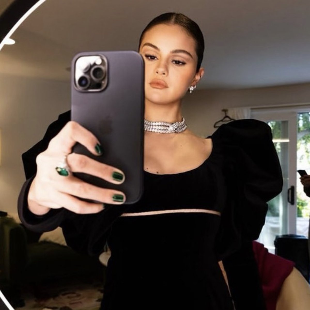 iHeartRadio's tweet photo. The SELfie queen! 👑✨

Listen to @selenagomez radio here: https://t.co/AIPNErYeNj https://t.co/8ze2q0UCxY