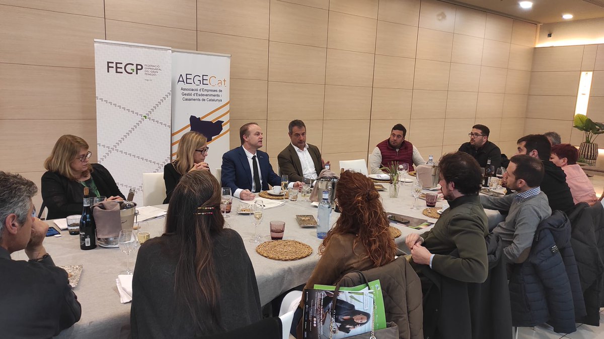 neuslloveras's tweet photo. Avui reunió dels socis de l'@aegecat i posterior dinar amb el Secretari d'Empresa i Competitivitat Sr. @albertcaste .El col.lectiu d'empreses de gestió d'esdeveniments de Catalunya reclama, que les peculiaritats de la seva activitat siguin tingudes en compte pel Govern @gencat https://t.co/FxbwBW6Z7S