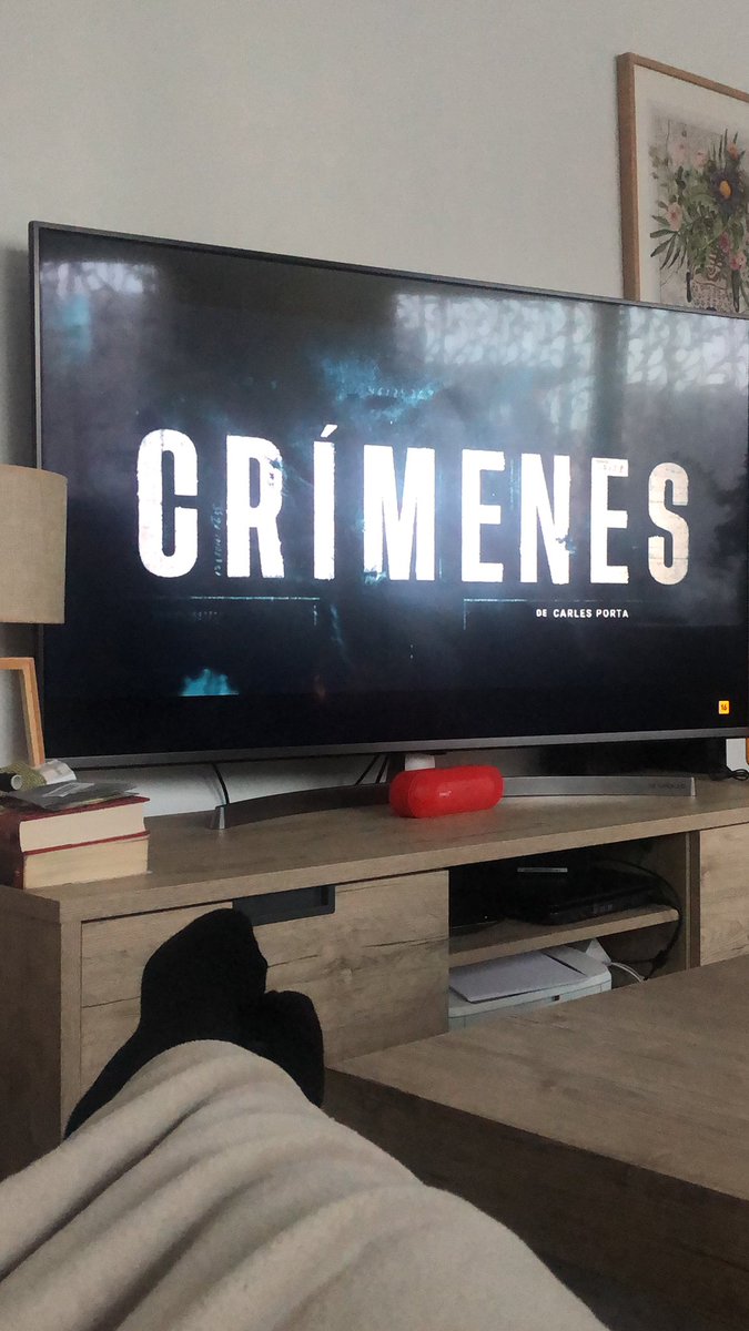 conVdeVi's tweet photo. Cierro el portátil que por hoy ya hemos currado bastante y me pongo a verme mi capítulo semanal de Crímenes de Carles Porta #mi8M 💜 https://t.co/efShqsEHiz
