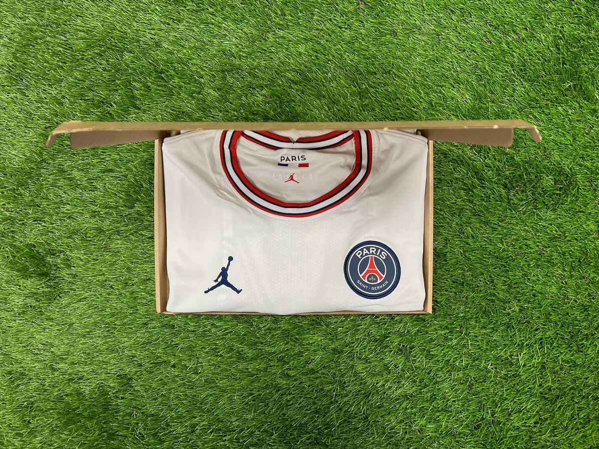 mysteryfootball's tweet image. If there are two or more goals scored in the Liverpool vs Inter Milan game, we will give away a Mystery Football shirt to one lucky follower! 🏴󠁧󠁢󠁥󠁮󠁧󠁿🇮🇹

To enter: 
1️⃣ RT this tweet
🤝 Follow us

Good luck! 🤞🏻