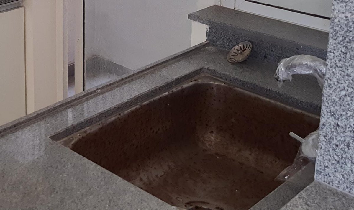 This is the kitchen sink in a brand new apartments of <a href="/GodrejProperti4/">Godrej Properties</a> <a href="/GodrejProp/">Godrej Properties Limited</a>, to a customer who went to do a pre-possession apartment in Pune! #NamanJani of #ShamelessGodrej has no answers for such #crapquality!