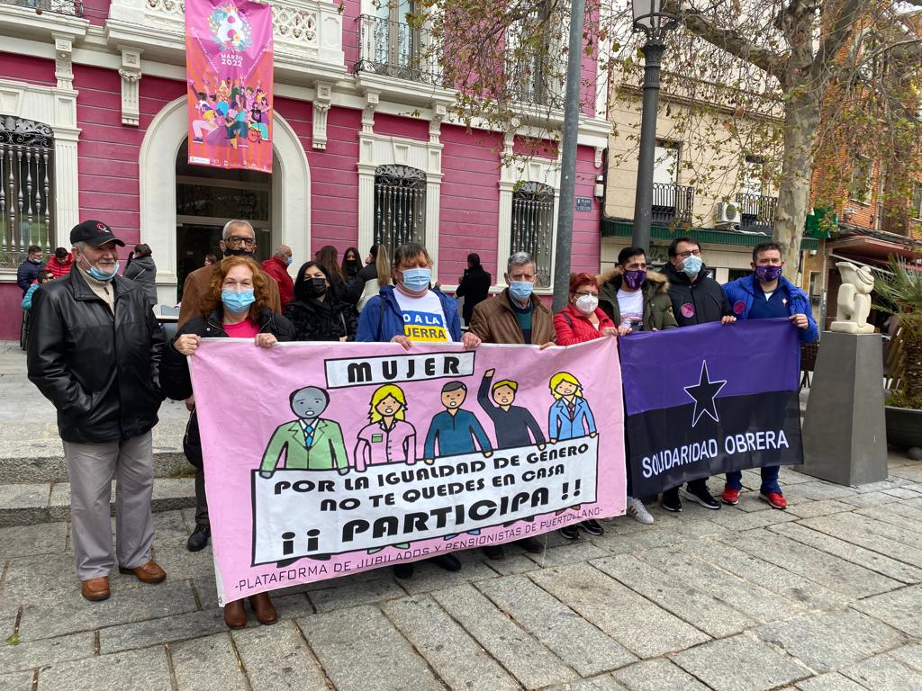 SoliObrera's tweet photo. #8Marzo2022 
#FeminismoDeClase 
#Antipatriarcal 
Día de lucha y combate
#8M 
🟪Viva la lucha Feminista 
Madrid, Barcelona, Puertollano... https://t.co/Gh44oHALPn