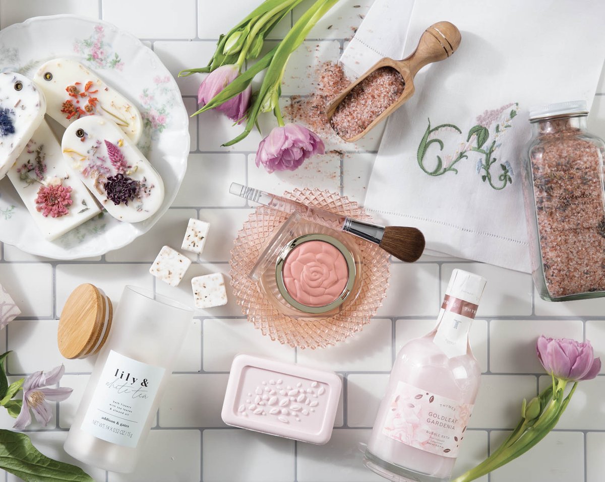 SouthernLadyMag's tweet photo. Find all things floral for every room of the home in our Pretty Things feature for March/April 2022. Visit our Instagram (@southernladymag) to enter an exclusive giveaway of select products from this issue
#southernladymag #prettythings #giveaway #marchapril #springinthesouth https://t.co/4ZmNFIHmOG