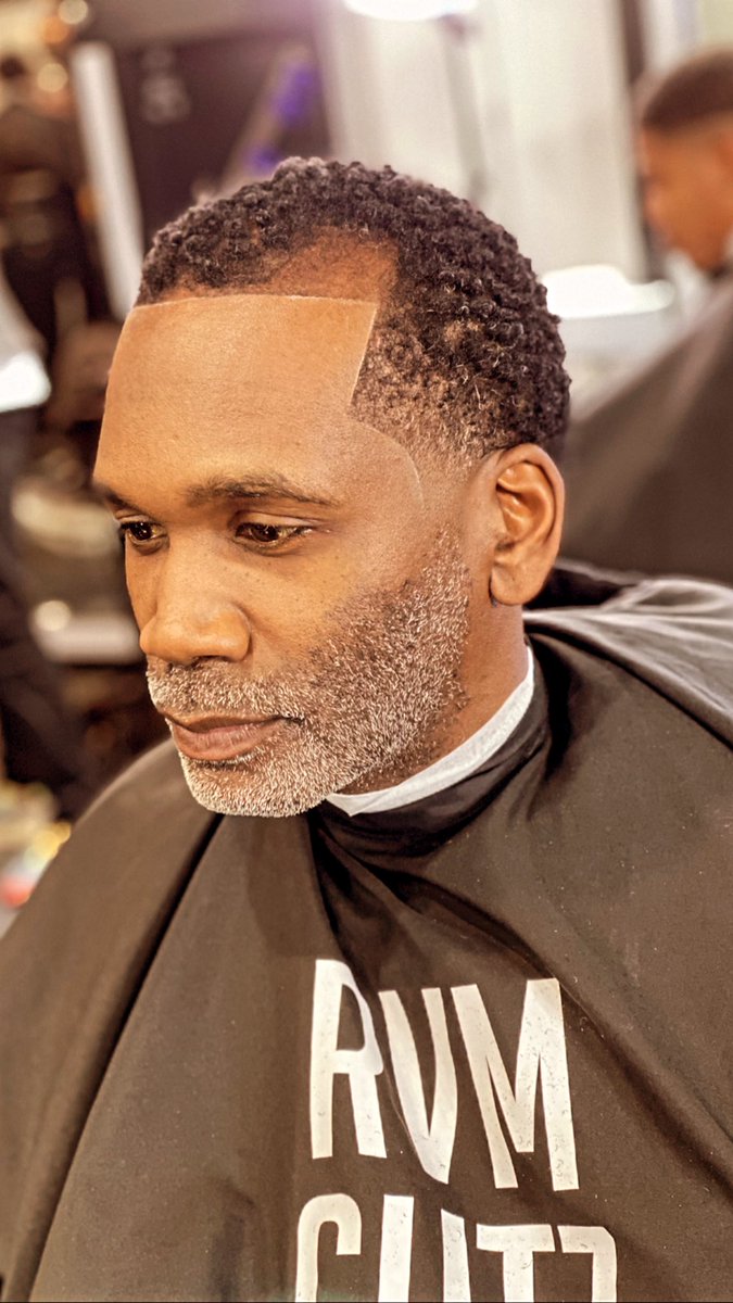 bashcuts's tweet photo. If youโre ever in the LA, Beverly Hills area and need a great #barber, feel free to book me for a haircut. Iโm 24/7โผ๏ธ#HighlyRecommended #BashCutz #Labarber #BarberinLa 3106144421 #Housecalls #AppointmentsAvailable https://t.co/tfJEifipjv