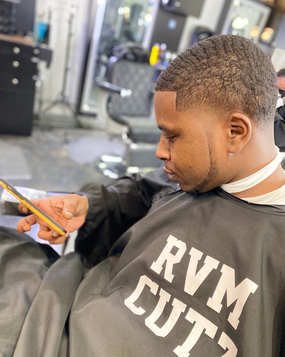 bashcuts's tweet photo. If youโre ever in the LA, Beverly Hills area and need a great #barber, feel free to book me for a haircut. Iโm 24/7โผ๏ธ#HighlyRecommended #BashCutz #Labarber #BarberinLa 3106144421 #Housecalls #AppointmentsAvailable https://t.co/tfJEifipjv