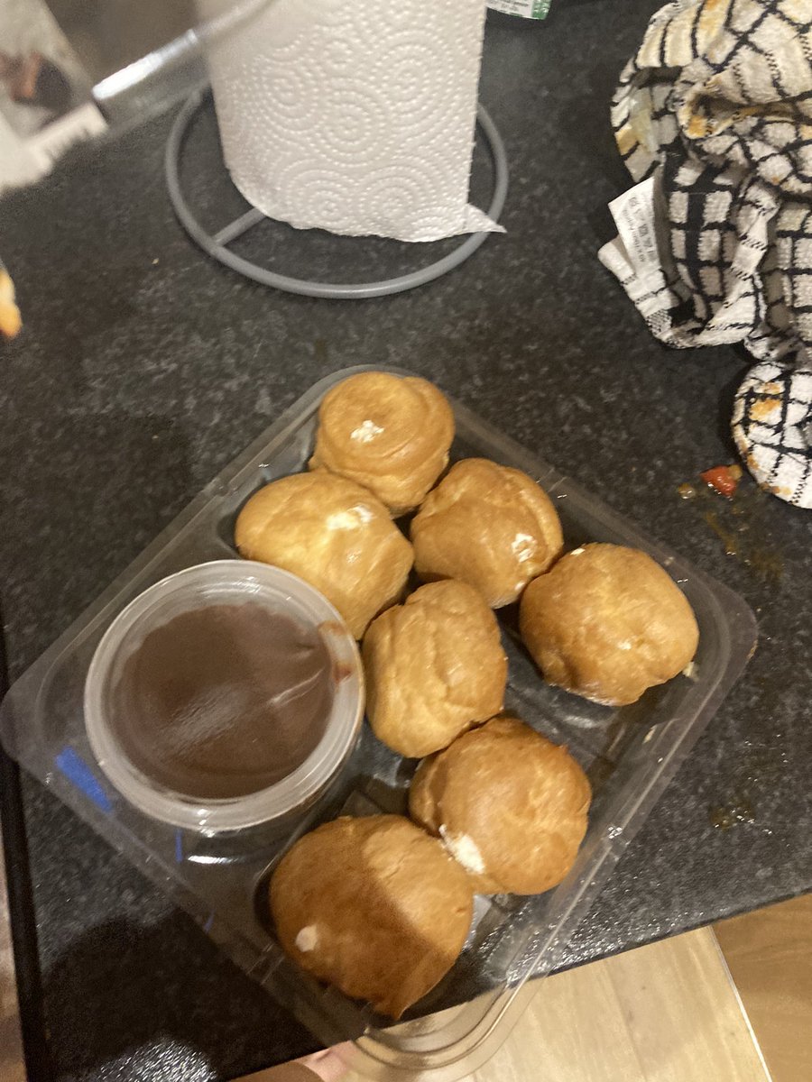 luuuucy1111's tweet photo. @Tesco  u owe us a profiterole https://t.co/y4bNPDqSxy