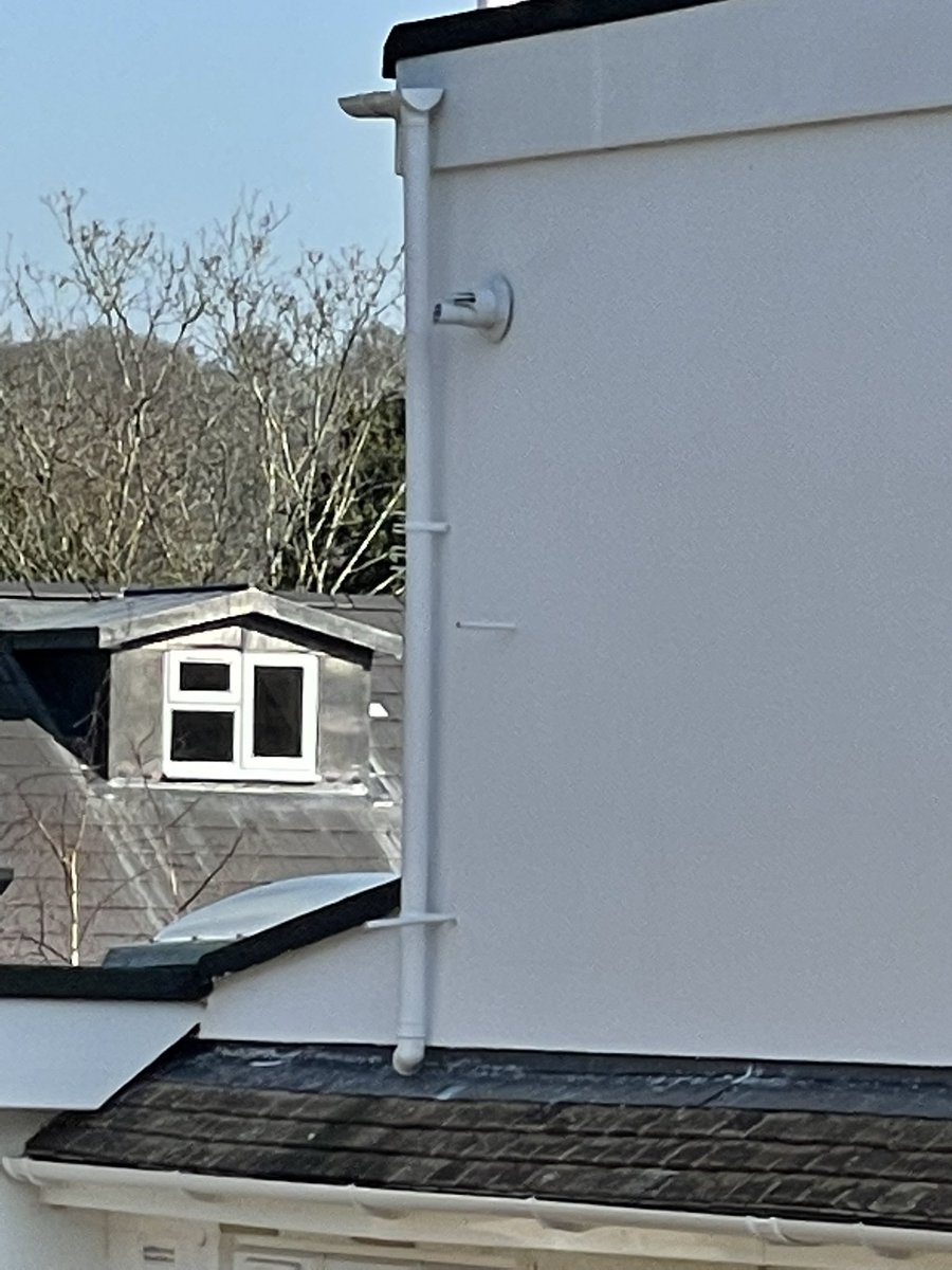 Astralplumbing1's tweet photo. Spotted today on my travels. I just don’t get it 🤷🏻‍♂️#arefluekiddingme #gasinstaller #boiler @GasSafeRegister https://t.co/jWC75acqfd