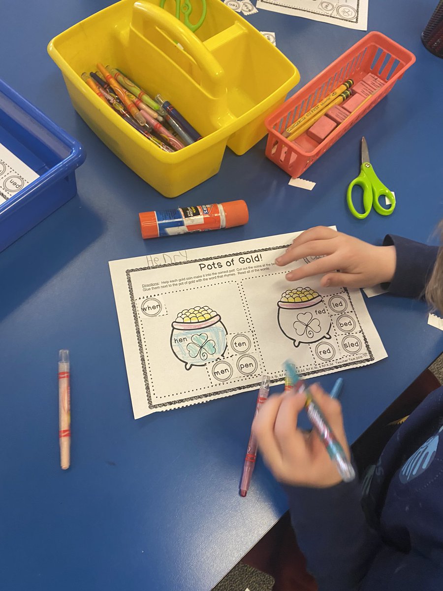 Feeling a little lucky working on addition equations to 5 and word family sorting! ☘️💚<a href="/CoveSchoolOwls/">Cove Elementary School</a> @beverly_schools