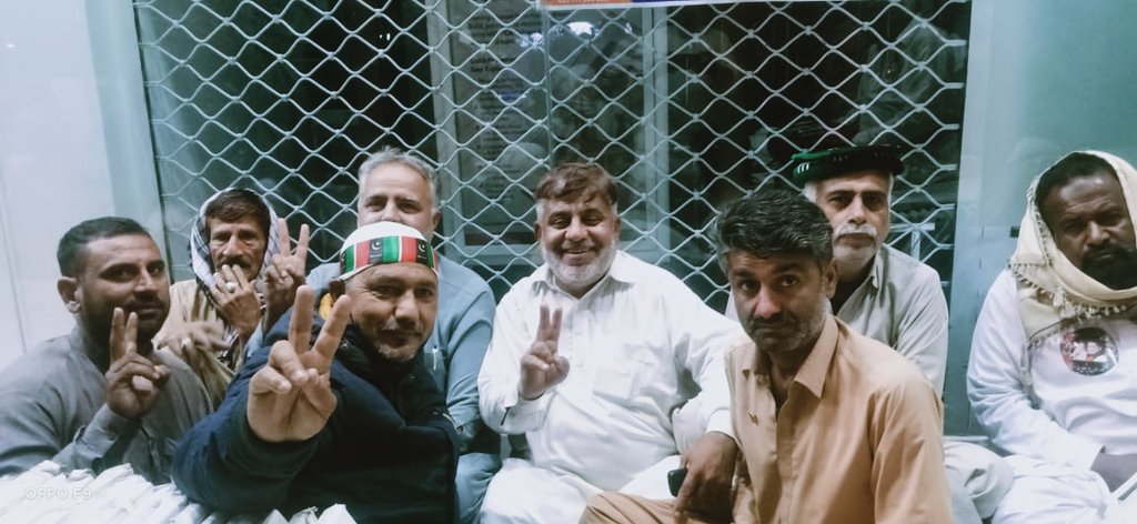 AghaKarimKhan1's tweet image. ڈی چوک اسلام آباد میں چیئرمین @BBhuttoZardari  کے شانہ بشانہ پی ایس 127/88،89 ملیر کے عہدیداروں کے ہمراہ گروپ فوٹو۔
#AwamiMarach 
#GameOverNiazi 
@BBhuttoZardari
@SaeedGhani1