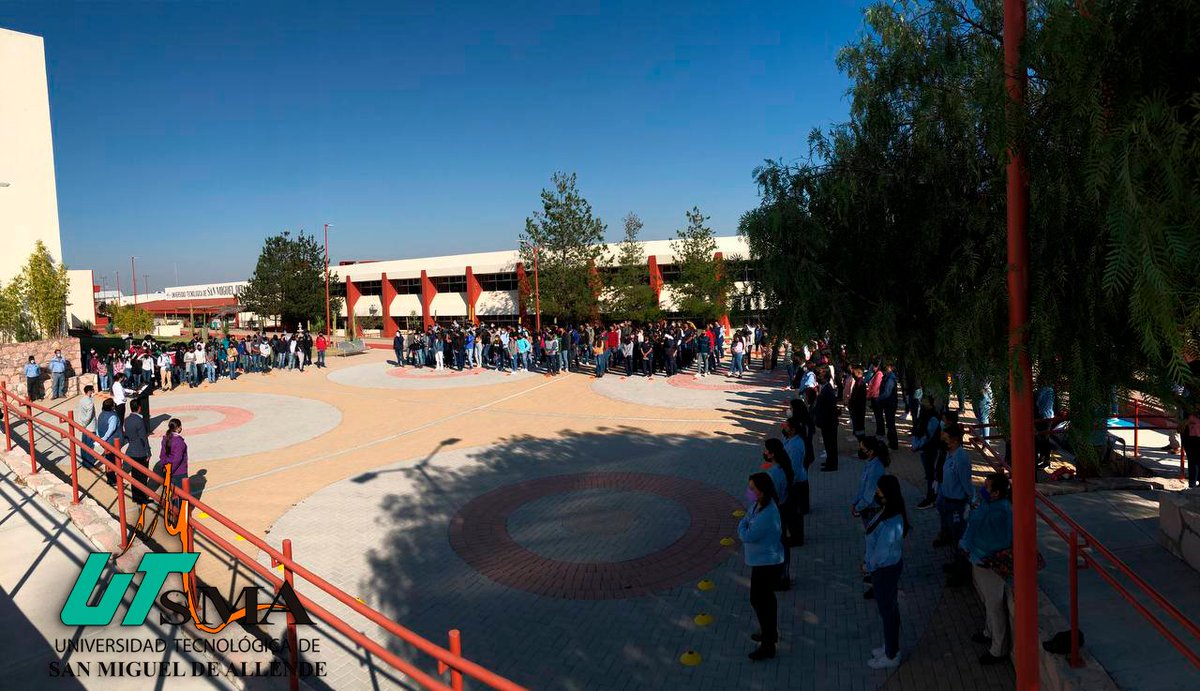 UTSMA's tweet photo. El día de hoy tuvimos el primer el evento cívico de manera presencial después de vivir la educación de manera virtual #UTSMA
#utsmamegusta #educacion #universidad #sanmigueldeallende https://t.co/krLCnkMDdb