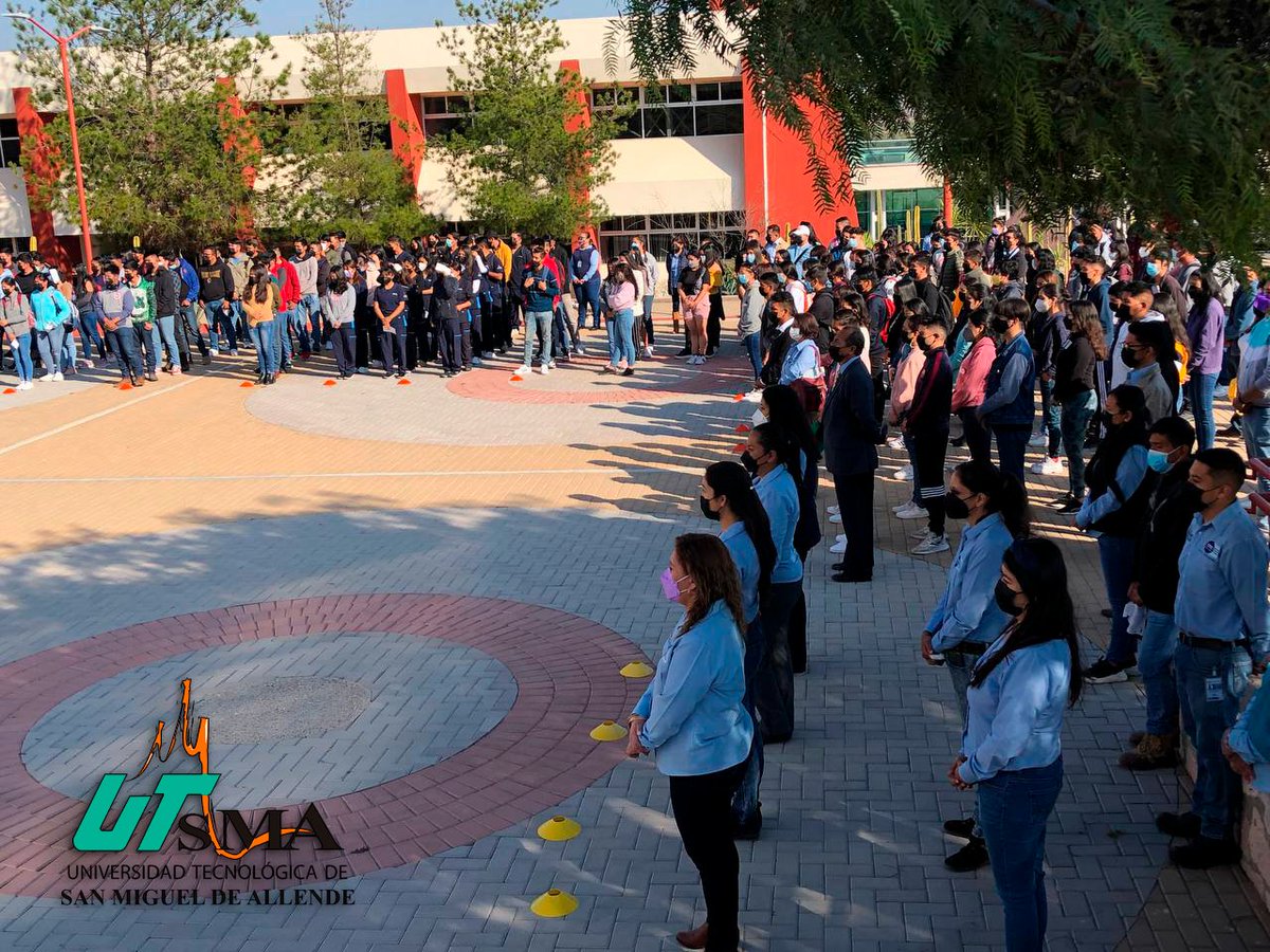 UTSMA's tweet photo. El día de hoy tuvimos el primer el evento cívico de manera presencial después de vivir la educación de manera virtual #UTSMA
#utsmamegusta #educacion #universidad #sanmigueldeallende https://t.co/krLCnkMDdb