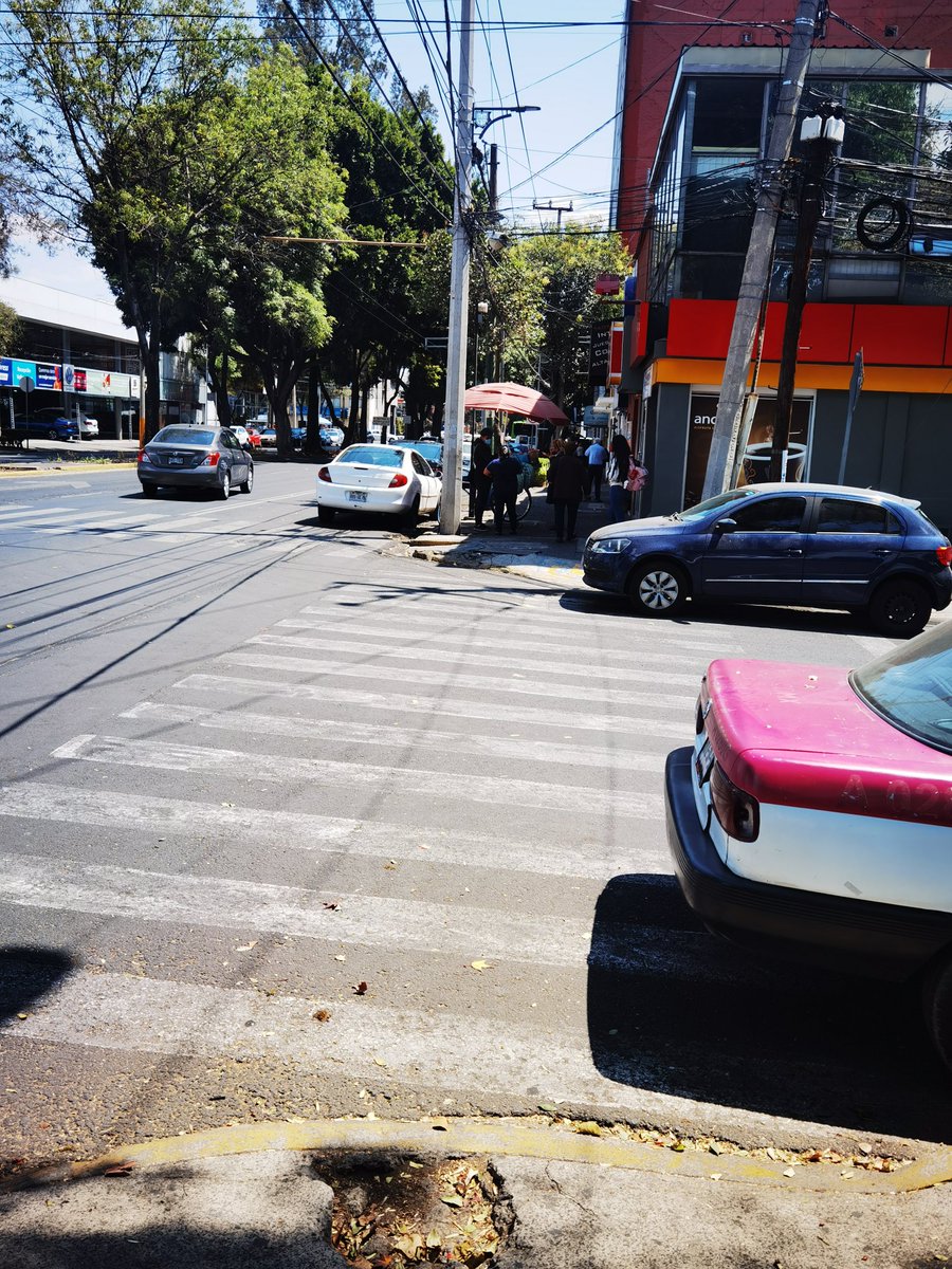 alexbtico's tweet photo. @OVIALCDMX @UCS_GCDMX  oigan la rampa de discapacitados y el carril del trolebus siempre estan ocupados en eje 7 zaoata entre división del Norte y cerrada Petén https://t.co/XGElfHOJFb