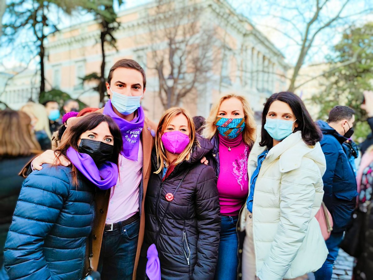 En la manifestación del Día de la Mujer #Diadelamujer2022 #8Marzo @psoe_m @juanlobato_es