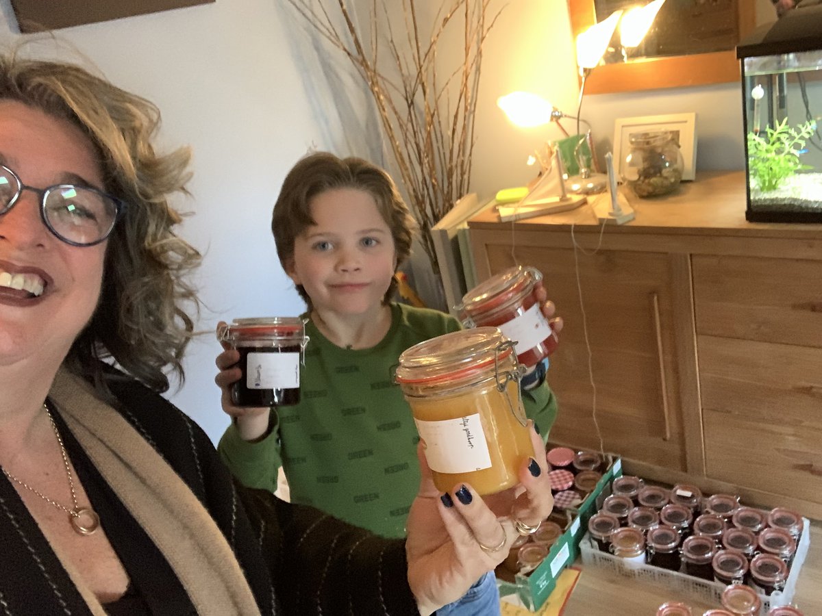 Afspraak is afspraak dus ik ging vanmiddag m’n jam ophalen bij Jasper!
Wat een heerlijke energieke en ondernemende jongen zeg. Naast school, freerunnen en jam maken heeft hij ook een brief geschreven aan burgemeester <a href="/marianneschuurm/">Marianne Schuurmans</a> over het schoolplein van zijn obs Twickel 💪🏼