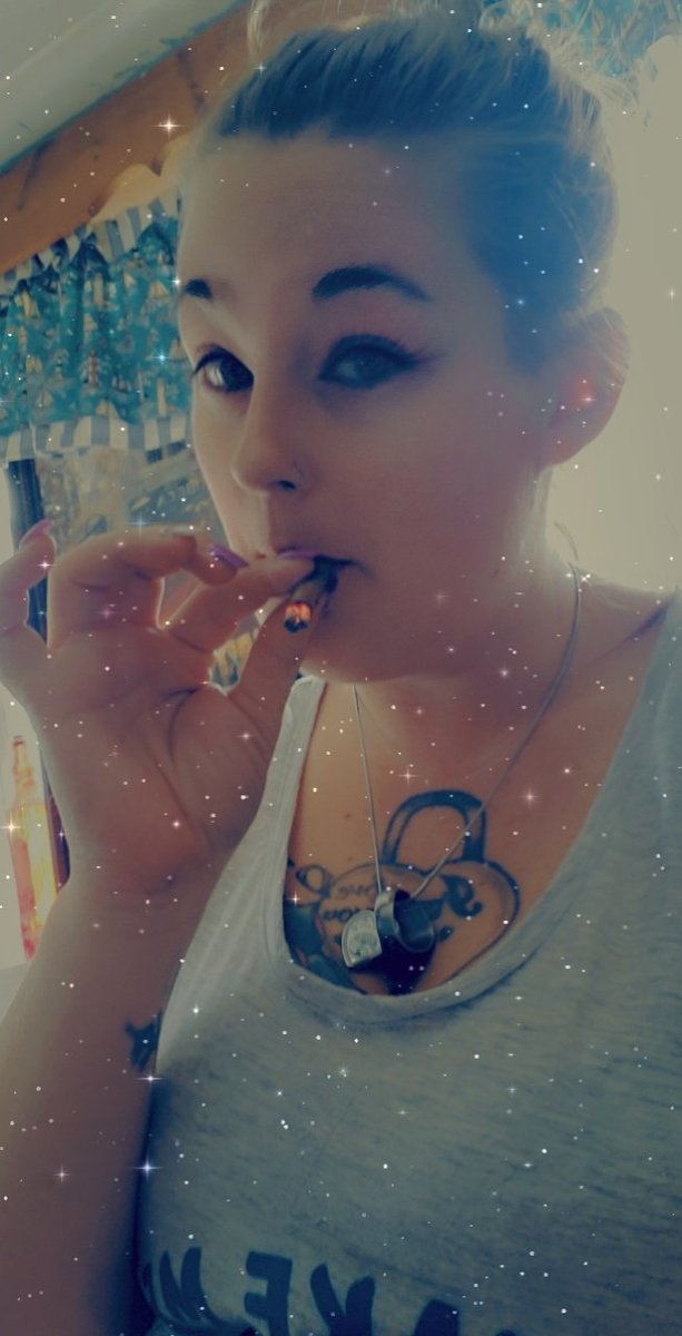finiteunicorn's tweet photo. Cum smoke with me at https://t.co/vfKr66avmo https://t.co/HYs4PaXBhd