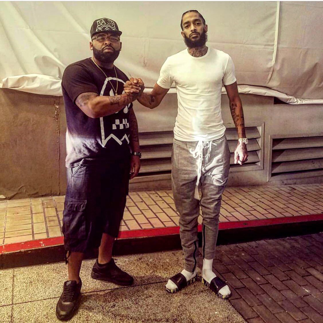 bashcuts's tweet photo. #TheMarathonContinues ๐ #bashcutz @NipseyHussle I miss you a lot bro. We always kept that beard on point for all your endeavors ๐ค๐พ #prolific #CelebrityBarber #LaBarber #HollywoodBarber https://t.co/426LdqAkTL