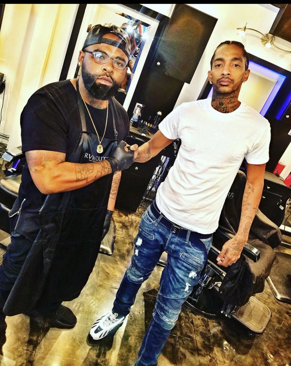 bashcutz's tweet photo. #TheMarathonContinues 🏁 #bashcutz @NipseyHussle I miss you a lot bro. We always kept that beard on point for all your endeavors 🤌🏾 #prolific #CelebrityBarber #LaBarber #HollywoodBarber #LlNH 🕊 https://t.co/vfXNcj6lqx