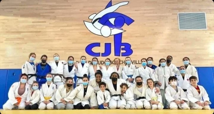 BouchervilleJ's tweet photo. Merci à toutes les participantes d'avoir été présentes à l'entraînement féminin avec Ana Laura et Adriana
La 1ère éd avait été notre dernier événement 2020,2e éd est notre 1er événement 2022,le judo est de retour en grand avec vous!
#judo  #journeeinternationaledesdroitsdesfemmes https://t.co/5KbuMNeheY