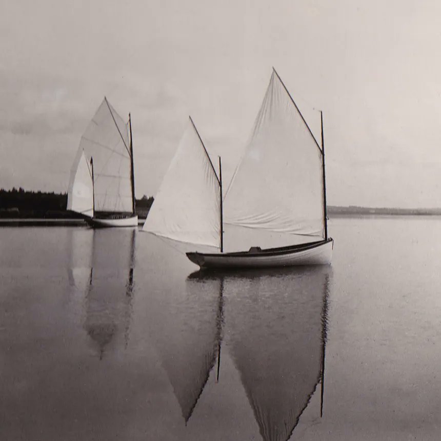 herreshoffmm's tweet photo. 133 years ago this week, construction started on Captain Nat's beloved little COQUINA (HMCo. #404).
📸 HMM archive; CLARA (HMCo. #404) is visible in the background
#Coquina #CaptainNat #Herreshoff #WoodenBoat #ClassicYacht #ClinkerBuilt #SmallCraft #OpenBoat https://t.co/kvEaMZlZCK