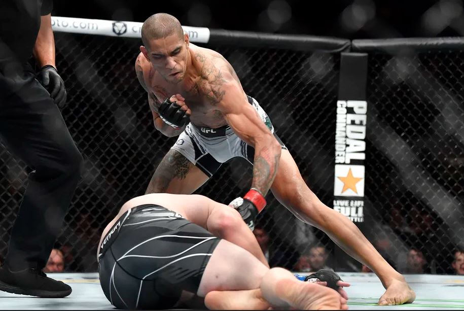MMAFighting's tweet photo. Alex Pereira believes ‘scared s***’ Israel Adesanya doesn’t want to fight again: ‘He’ll run from me’
https://t.co/79dMX4MfII https://t.co/ku6rXO2i5U