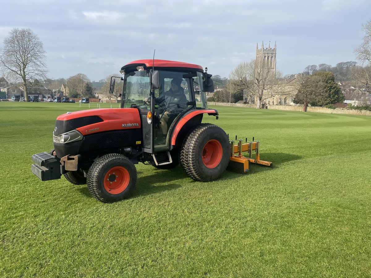 ksbgrounds's tweet photo. Started thinning out the abbey outfield today. Double pass with the quadraplay then a hoover up. Still plenty more to come out #thatchlife #cricketseason #KSBEasterTerm @KingsBruton https://t.co/ADYFHpn6VU