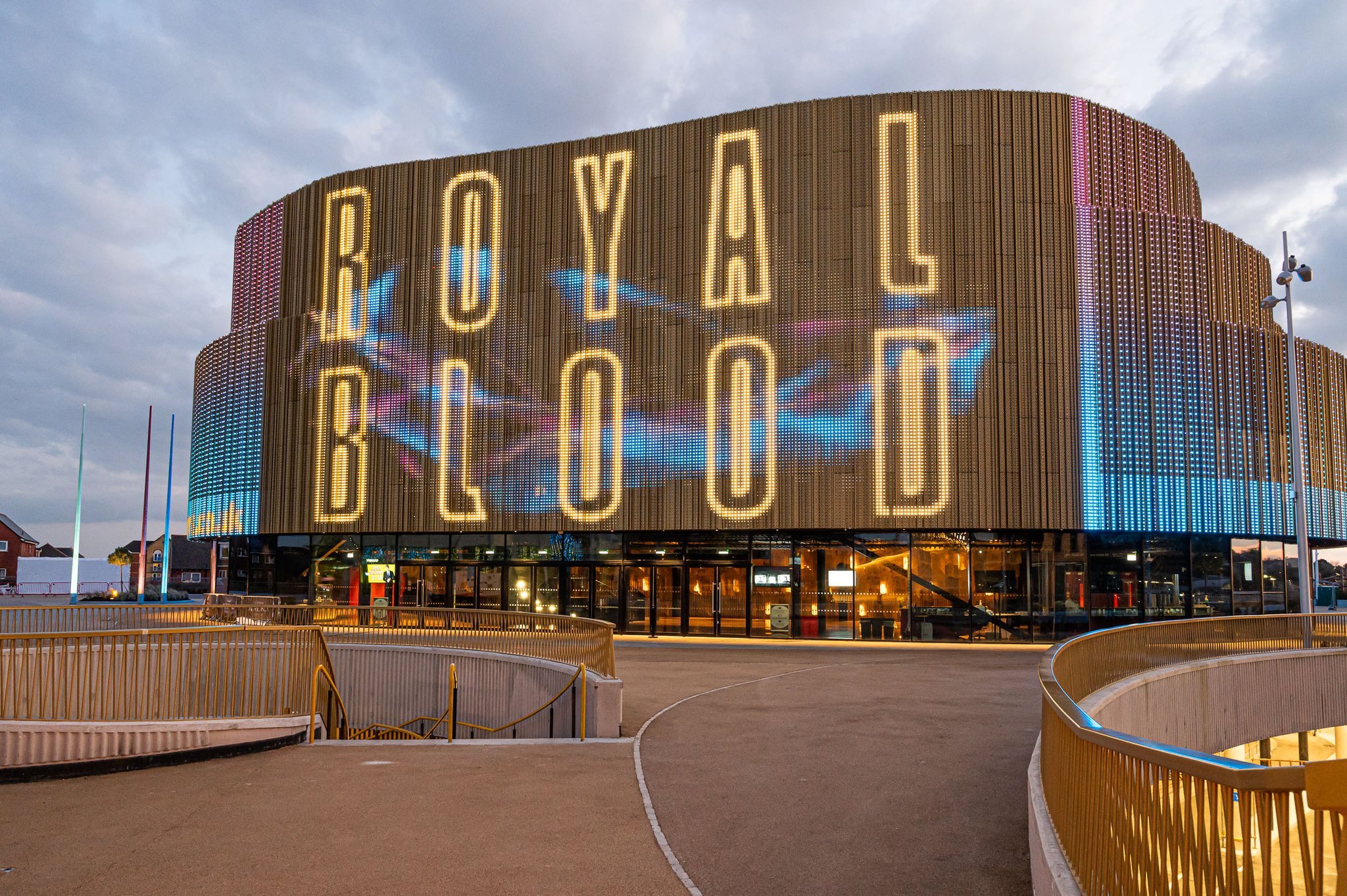 Swansea Arena on Twitter ‘Lights Out’, it’s lights ON for