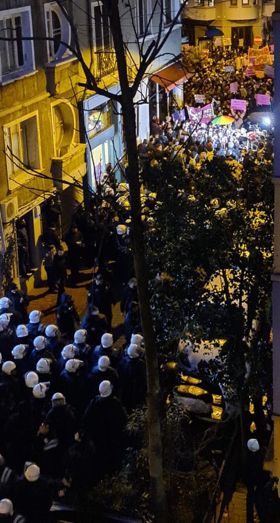 Dünya emekçi kadınlar günümüz kutlu olsun 💪🏻 
Her ne kadar kutlaya….