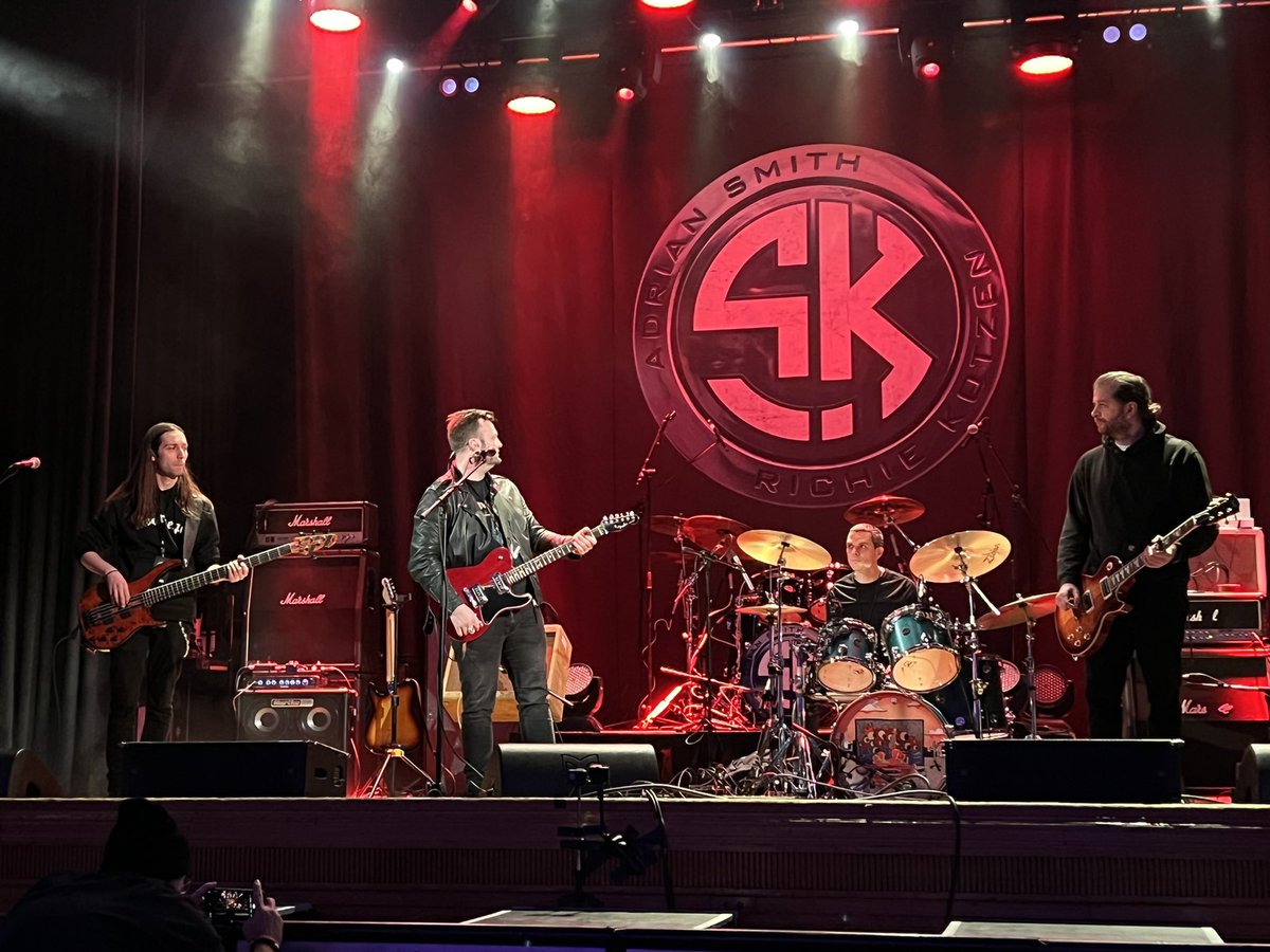 Ninelives_X's tweet photo. @thedustcoda Soundcheck London ! https://t.co/U6dnYGumy5