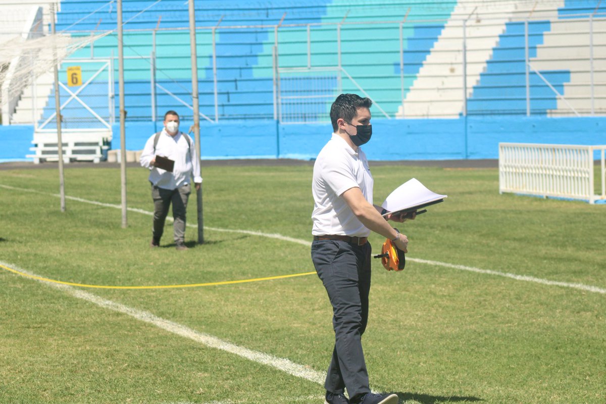 FFH_Honduras's tweet photo. ✅ Ofcial de @Concacaf acompañado de autoridades y oficiales de @FenafuthOrg y #Conapid realizó inspección a las instalaciones del 🏟️ Nacional de 📍 Tegucigalpa.
⚽ Escenario para el Premundial U-20 a realizarse en los meses de junio y julio 2022.
#FENAFUTH #CONAPID #Honduras https://t.co/tlzWDlsUkm