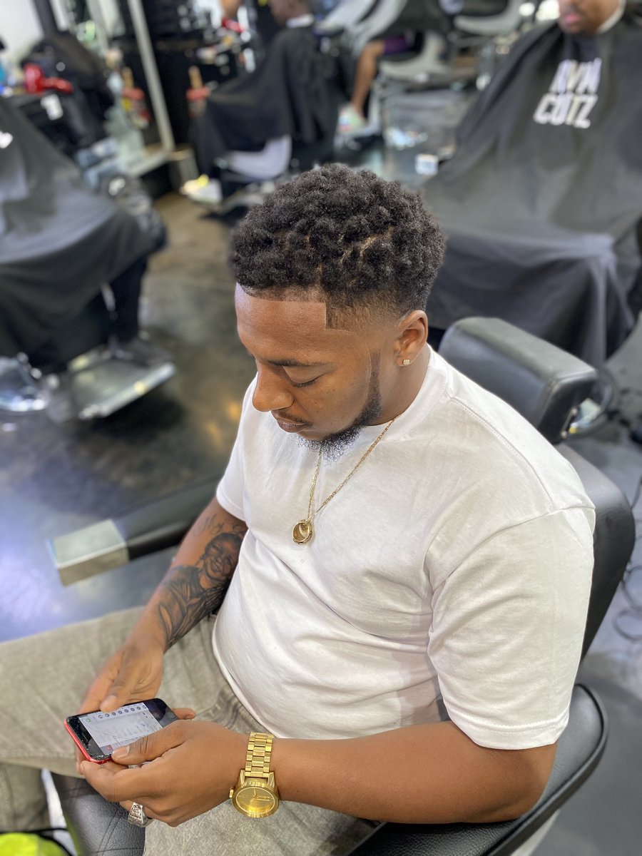 bashcuts's tweet photo. If you’re ever in the LA/ Beverly Hills Area and need a dope, clean and consistent barber that won’t push your hairline back?? Call me. I got you. 3106144421. I’m 24/7‼️ PRICES MAY VARY #bashcutz #labarber #barberinLa #HousecallsAvailable #LosAngeles #BeverlyHills https://t.co/GCkw0wZf8e