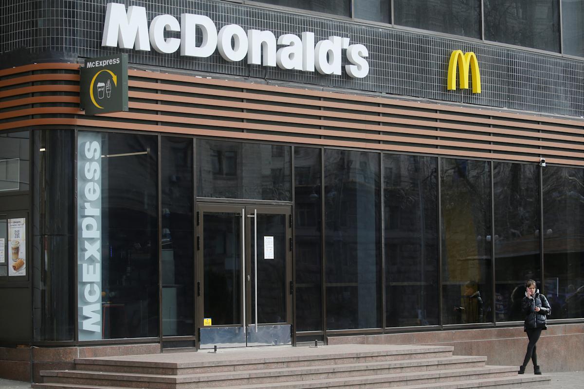 McDonald's joins corporate America’s exit from Russia with closure of 850 restaurants yhoo.it/3HREhDd by <a href="/alexandraandnyc/">Alexandra Semenova</a>