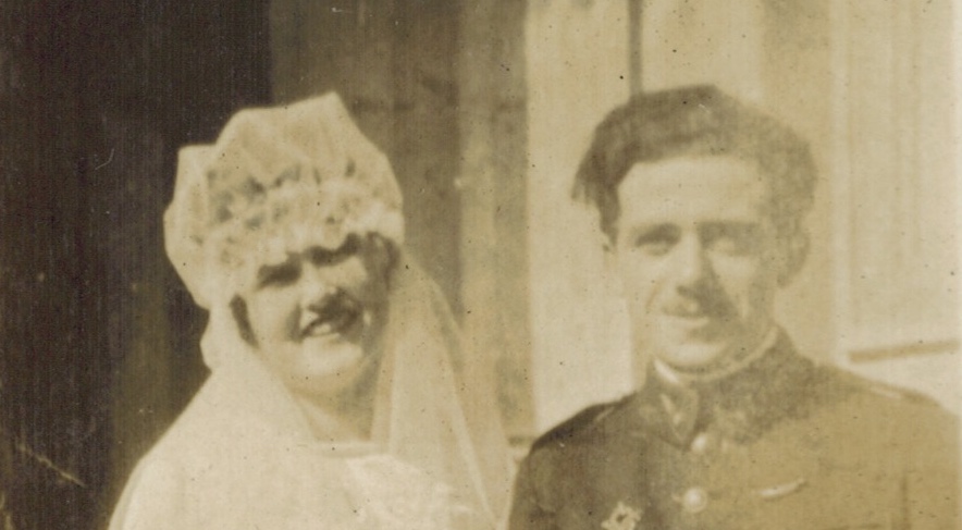 germainebertin's tweet photo. #Genealogie7Photos La photo qui me touche le plus : la photo de mariage de Germaine et Lucien, en 1918, après 4 ans de guerre, 4 ans de correspondance, 4 ans d'amour ❤️❤️❤️❤️
https://t.co/2SysVqYbxh https://t.co/j3pdoWtFa3