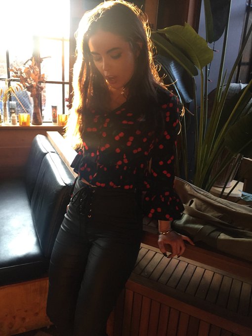 Need to be back in NY eating oysters, falling down staircases, and shaking I my ass on rooftops. https://t