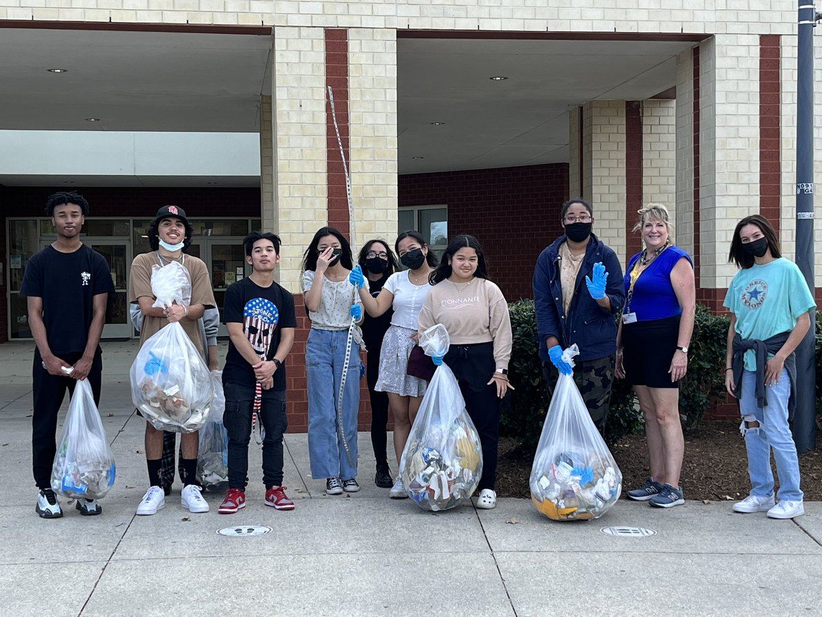 _LandstownDECA's tweet photo. Volunteering our time with Operation Smile cleaning up trash on Princess Anne Road! @LandstownEagles https://t.co/c2sasXJMQq
