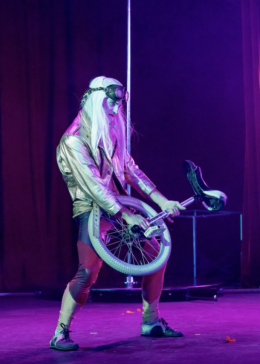 Vespertine Circus tweet media