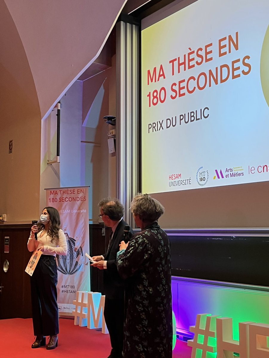 HESAM_Univ's tweet image. [#MT180 #HESAM] @terre_michel remet le prix du public à Myriame RAHMOUNI ! Bravo🎉 ! @LeCnam @ArtsetMetiers @MT180FR @Casden_BP @groupe_mgen