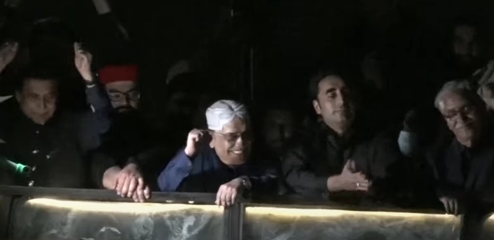 Waqtnewstv's tweet image. آج بلاول کے ساتھ آپ کا پیار اور محبت دیکھی، آصف زرداری
@BBhuttoZardari @MediaCellPPP #PPPLongMarch @AAliZardari