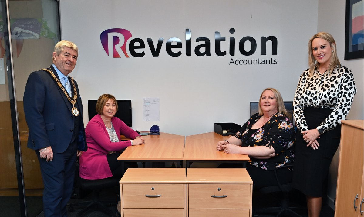 ANBorough's tweet photo. The Mayor was delighted to spend part of International Womenโs Day with Emma Garrett, CE @MalluskInfo and her team while congratulating more female business owners on site. @revelationACC @staffingNI @sleepyhollowgp @ DouglasDesign
#InternationalWomensDay2022 #BreakTheBias https://t.co/Bhk8dSxZ8n